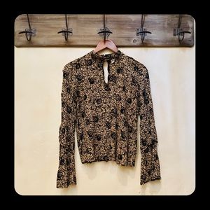 🪶3/$35 Boho Double Ruffle Bell-Sleeve Keyhole Black & Tan Floral Print Blouse-S